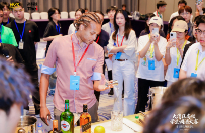 许湘岳、万治湘等应邀参加大湾区高校学生调酒大赛并为获奖学生颁奖